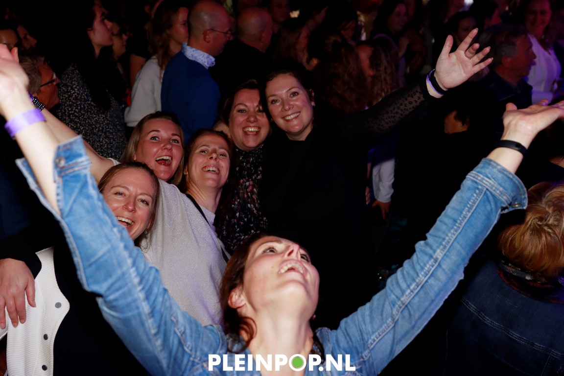 V R I J D A G     (82)